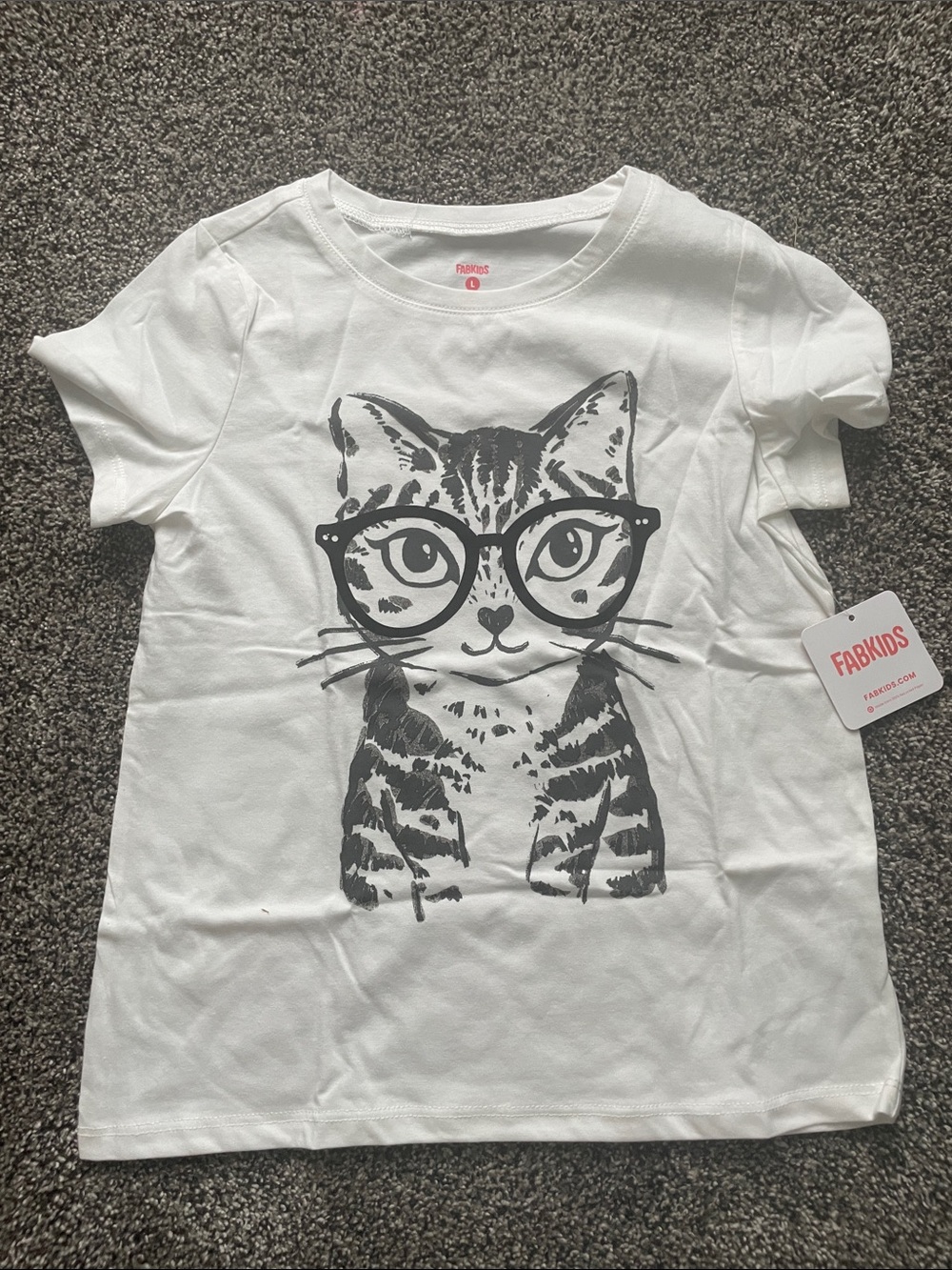 fabkids White Tee with Gray Cat Graphic and Glasses